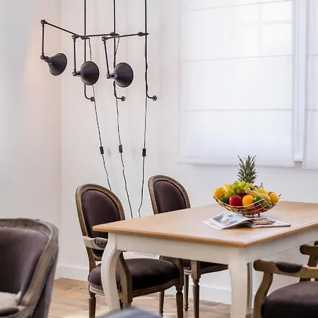 Ah Design Deluxe Apartment